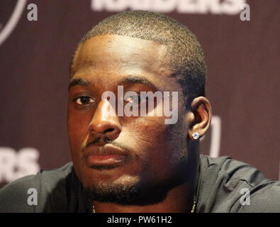 London, Großbritannien. 12. Oktober, 2018. Linebacker Tahir Whitehead an der Oakland Raiders Pressekonferenz im Hilton London, Wembley, Großbritannien vor ihren NFL UK Internationale Reihe Spiel vs Seattle Seahawks, Wembley Stadion, London, UK, 12. Oktober 2018 Foto von Keith Mayhew Credit: KEITH MAYHEW/Alamy leben Nachrichten Stockfoto