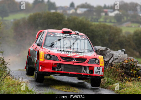 Ballybofey, Donegal, Irland. 13 Okt, 2018. Motorsport, Donegal Herbstrallye; Shaun Sinclair und Iona Sinclair (Mitsubishi WRC Proto) Credit: Aktion plus Sport/Alamy leben Nachrichten Stockfoto