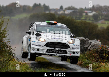 Ballybofey, Donegal, Irland. 13 Okt, 2018. Motorsport, Donegal Herbstrallye; Declan Boyle und James O'Reilly (Fiesta WRC) airborne Credit: Aktion plus Sport/Alamy leben Nachrichten Stockfoto