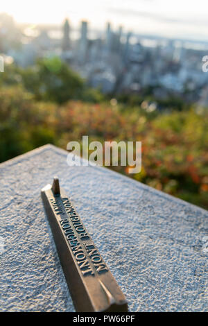 Skyline von Montreal in den frühen Morgenstunden vom Mont Royal Park, Kanada Stockfoto