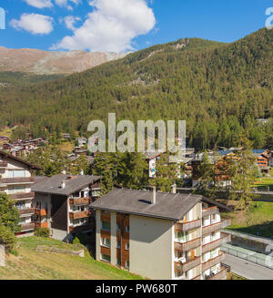Zermatt, Schweiz - September 15, 2018: Blick in die Stadt von Zermatt. Zermatt ist eine Gemeinde im Bezirk Visp im Schweizer Kanton Walli Stockfoto