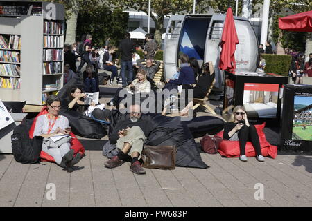 Frankfurt am Main, Deutschland. 11 Okt, 2018. Die 70. Frankfurter Buchmesse 2018 ist die weltweit größte Buchmesse mit über 7.000 Ausstellern und über 250.000 erwarteten Besucher. Es ist geöffnet vom 10. bis zum 14. Oktober mit der letzten zwei Tage für die Öffentlichkeit geöffnet wird. Quelle: Michael Debets/Pacific Press/Alamy leben Nachrichten Stockfoto