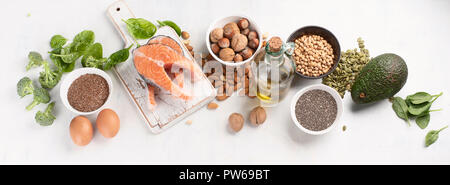 Lebensmittel Höchsten in Omega 3 Fettsäuren. Ansicht von oben. Panorama Stockfoto