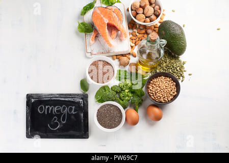 Lebensmittel Höchsten in Omega 3 Fettsäuren. Ansicht von oben mit der Kopie Raum Stockfoto