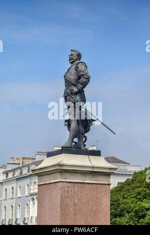 Statue von Sir Francis Drake von Joseph Boehm, am Plymouth Hoe platziert im Jahr 1884. Stockfoto