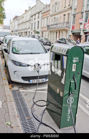 Elektroauto geladen wird, Epernay Frankreich Stockfoto