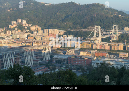 Genua, Italien. Die Überreste der Morandi Brücke, nach einem Abschnitt zusammengebrochen Stockfoto