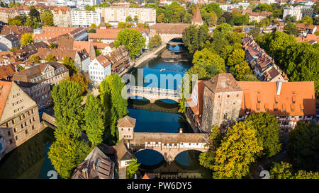 Luftaufnahme von Brücken über die Pegnitz in der Altstadt oder Altstadt, Nürnberg, Deutschland Stockfoto