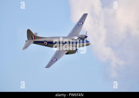 De Havilland DH 104 Devon (VP981) fliegen am IWM Duxford Airshow 2018 Schlacht von Großbritannien Stockfoto