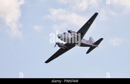 De Havilland DH 104 Devon (VP981) fliegen am IWM Duxford Airshow 2018 Schlacht von Großbritannien Stockfoto