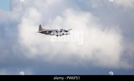 De Havilland DH 104 Devon (VP981) fliegen am IWM Duxford Airshow 2018 Schlacht von Großbritannien Stockfoto