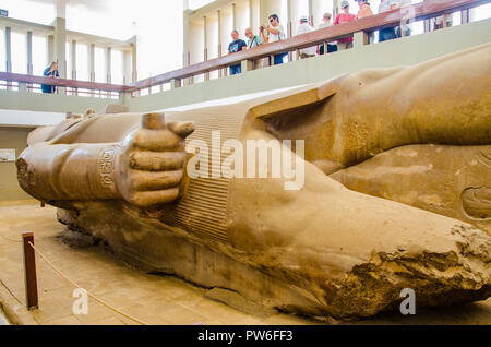 Memphis Unesco Welterbe, Kairo, Ägypten - April 2018. Alte Ramses Statue. Stockfoto