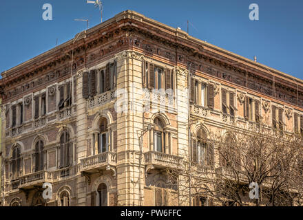 Die historische Accardo Palace in der Hauptstraße "Via Roma", Cagliari, Sardinien, Italien Stockfoto