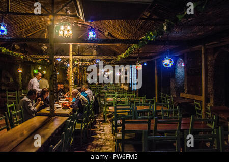 Kairo, Ägypten - April 2018. Typisch ägyptische Restaurant. Stockfoto