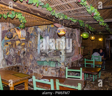 Kairo, Ägypten - April 2018. Typisch ägyptische Restaurant. Stockfoto