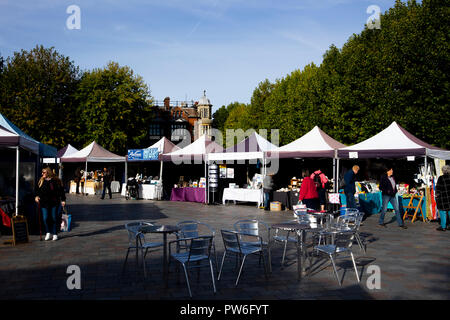 Die Charta Markt findet jeden Dienstag und Samstag in den historischen Marktplatz Stockfoto