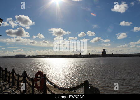 Fluss Mersey, Liverpool an einem sonnigen Tag Stockfoto