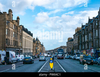 Blick hinunter Leith Walk, mit Verkehr Inseln, Edinburgh, Schottland, Großbritannien Stockfoto