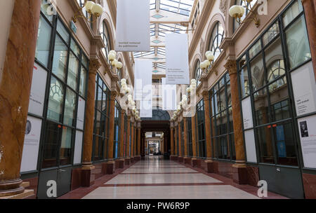 Im Jahr 1823 erbaut und Galerie Colbert ist Arcade gehört der Biblioth que Nationale. Es aufgeführt ist als historisches Monument, das oft für Kino verwendet. Stockfoto