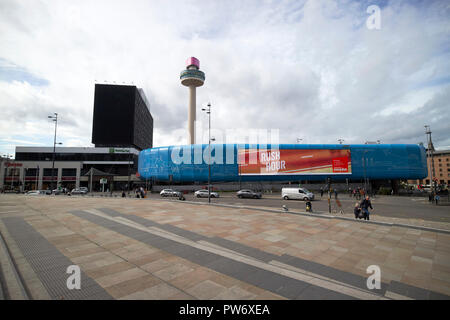 St Johns Shopping Centre Das Holiday Inn und die Radio City Tower im Stadtzentrum von Liverpool von der Ausfahrt der Lime Street Station Merseyside England gesehen Stockfoto