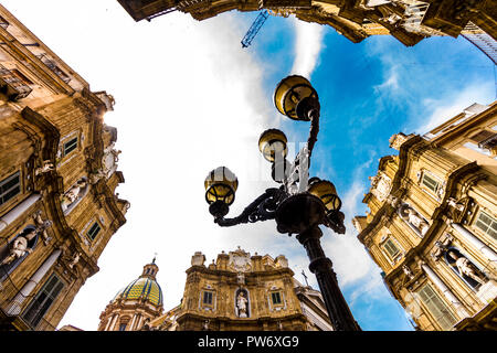 Quattro Canti, (Piazza Vigliena), ist eine barocke Platz in Palermo, Sizilien, Süditalien. Stockfoto