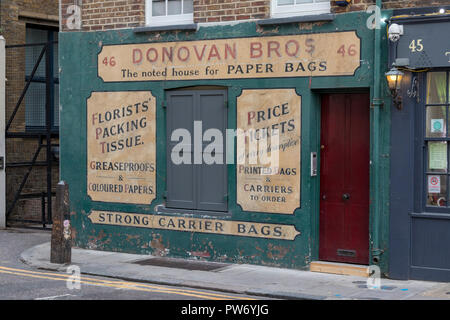 Donovan Bros Papier taschen Shop, Crispin Straße in der alten Spitalfields Market in London, England, Großbritannien Stockfoto