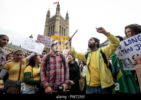 Britische Brasilianer Proteste gegen soziale Ungleichheit und WM-Ausgaben in Westmisnter, London. Stockfoto