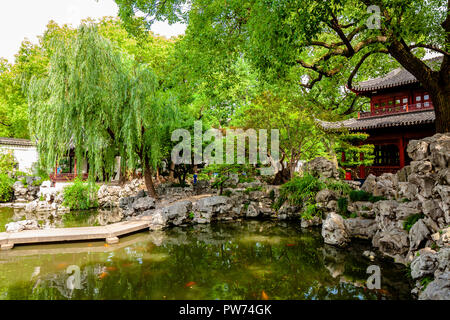 Shanghai, China - 01. Juni 2018: Yu Garten, oder Yuyuan Chinesischer Pavillon historischer Garten Innenbereich Landschaft mit Stockfoto