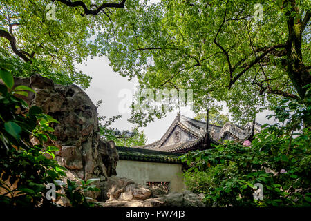 Shanghai, China - 01. Juni 2018: Yu Garten, oder Yuyuan Chinesischer Pavillon historischer Garten Innenbereich Landschaft Stockfoto