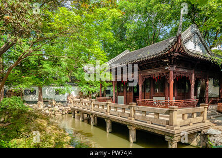 Shanghai, China - 01. Juni 2018: Yu Garten, oder Yuyuan Chinesischer Pavillon historischer Garten Innenbereich Landschaft Stockfoto