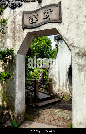 Shanghai, China - 01. Juni 2018: Yu Garten, oder Yuyuan Chinesischer Pavillon historischer Garten Innenbereich Landschaft Stockfoto