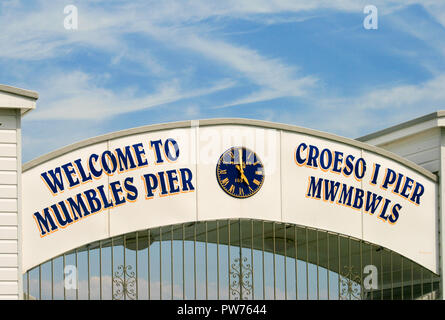 Der Eingang zu den Mumbles Pier Süd Wales Swansea GROSSBRITANNIEN Stockfoto