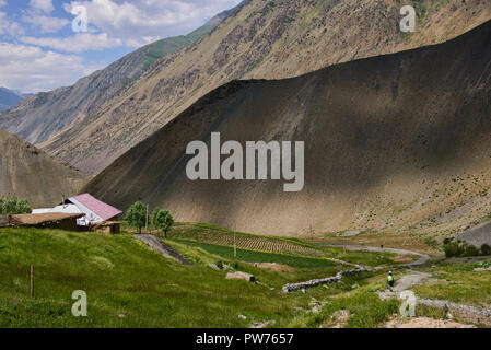 Schöne Aussicht von der epischen Höhen von Alay route, Alay, Kirgistan Stockfoto