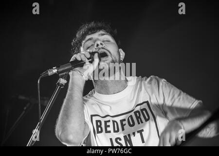 Tom Grennan auf einem kleinen Gig in der Heimatstadt Bedford 2017 Stockfoto