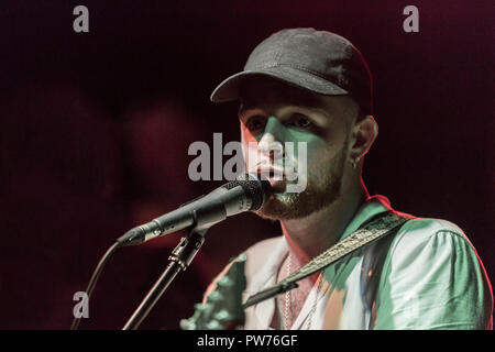 Tom Grennan in einem frühen kleinen Gig in der Heimatstadt Bedford 2016 Stockfoto