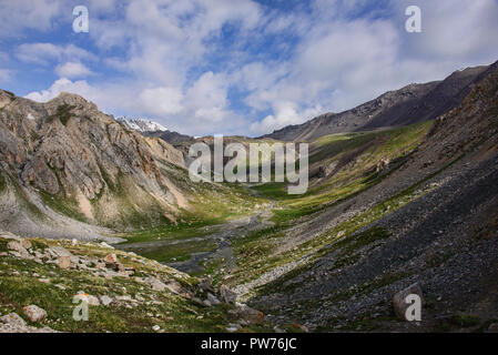 Schöne Aussicht von der epischen Höhen von Alay route, Alay, Kirgistan Stockfoto