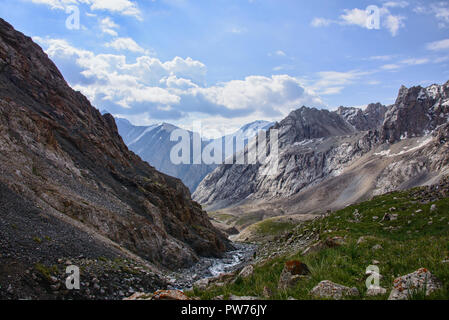 Schöne Aussicht von der epischen Höhen von Alay route, Alay, Kirgistan Stockfoto