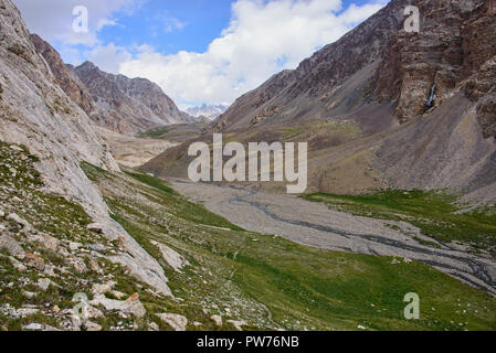 Schöne Aussicht von der epischen Höhen von Alay route, Alay, Kirgistan Stockfoto