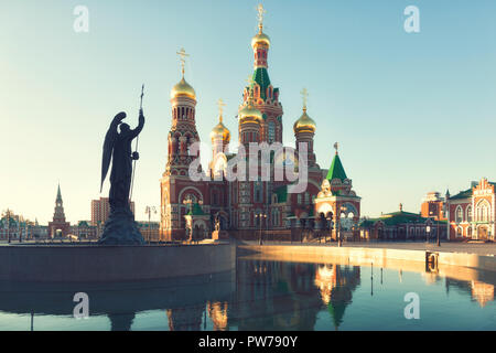 Yoshkar Ola Stadt. Mari El, Russland. Kathedrale der Verkündigung der Heiligen Jungfrau Maria auf Sunrise Stockfoto