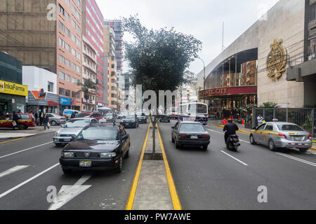 Lima, Peru - 18. Juni 2015: Die Weltgesundheitsorganisation nannte Lima, eine Stadt von über neun Millionen, mit der schlimmsten Luftverschmutzung aller lateinischen Amer Stockfoto