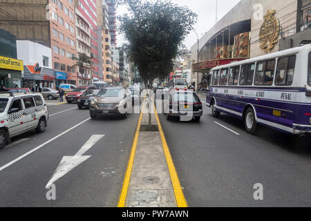 Lima, Peru - 18. Juni 2015: Die Weltgesundheitsorganisation nannte Lima, eine Stadt von über neun Millionen, mit der schlimmsten Luftverschmutzung aller lateinischen Amer Stockfoto