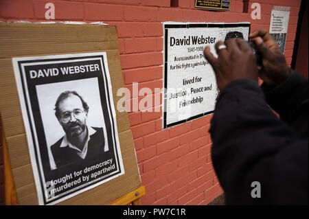 Die 2009 Einweihung des David Webster Park. Die Akademische wurde durch eine Apartheid Gruppe am 1. Mai 1989 außerhalb seiner Troyeville home Hit niedergeschossen Stockfoto