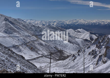 Die stok Range und verräterische Straße bis zum Khardung La Pass, Ladakh, Indien Stockfoto