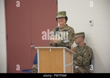 Generalmajor Miyako N. Schanely, eingehende Commander, Theater 416th Engineer Befehl, spricht während der Annahme des Befehls Zeremonie am 23. September. Stockfoto