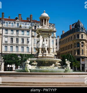 Wunderschönen Jakobinischen's Square und Brunnen in Lyon Frankreich an sonnigen Sommertagen Stockfoto