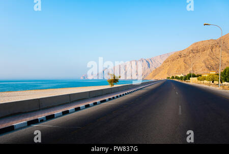 Malerische Ajman Küstenstraße in Musandam Governorate von Oman Stockfoto