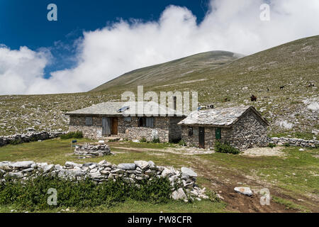 Ansicht der Christakis Schutzhütte auf dem Olymp, dem höchsten Berg Griechenlands Stockfoto