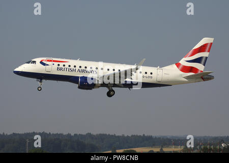 BA Cityflyer ERJ-170 Mit der Registrierung G-LCYD auf kurze letzte für Piste 14 des Flughafens Zürich. Stockfoto