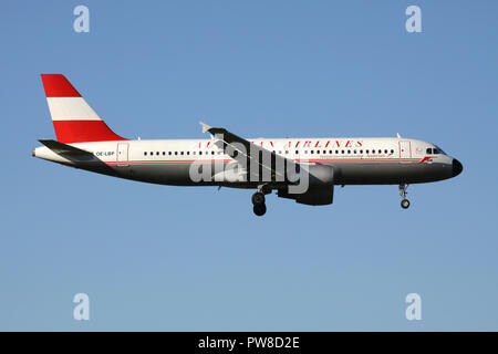 Austrian Airlines Airbus A320-200 in speziellen retro Livree mit Registrierung OE-LBP für kurze letzte für Piste 14 des Flughafens Zürich. Stockfoto