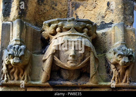 Steinbildhauerei an der St. Johannes der Täufer Kirche in Tideswell Derbyshire UK Stockfoto